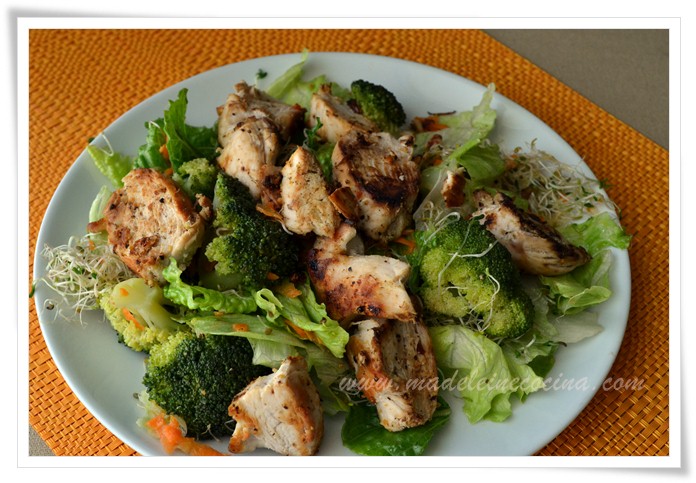 Ensalada con germinado, brócoli y pollo | Madeleine Cocina