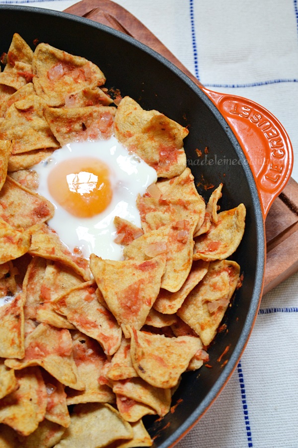 Chilaquiles Con Huevo Estrellado En Skillet Madeleine Cocina