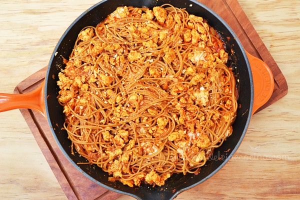 Espaguetti con pollo a la boloñesa