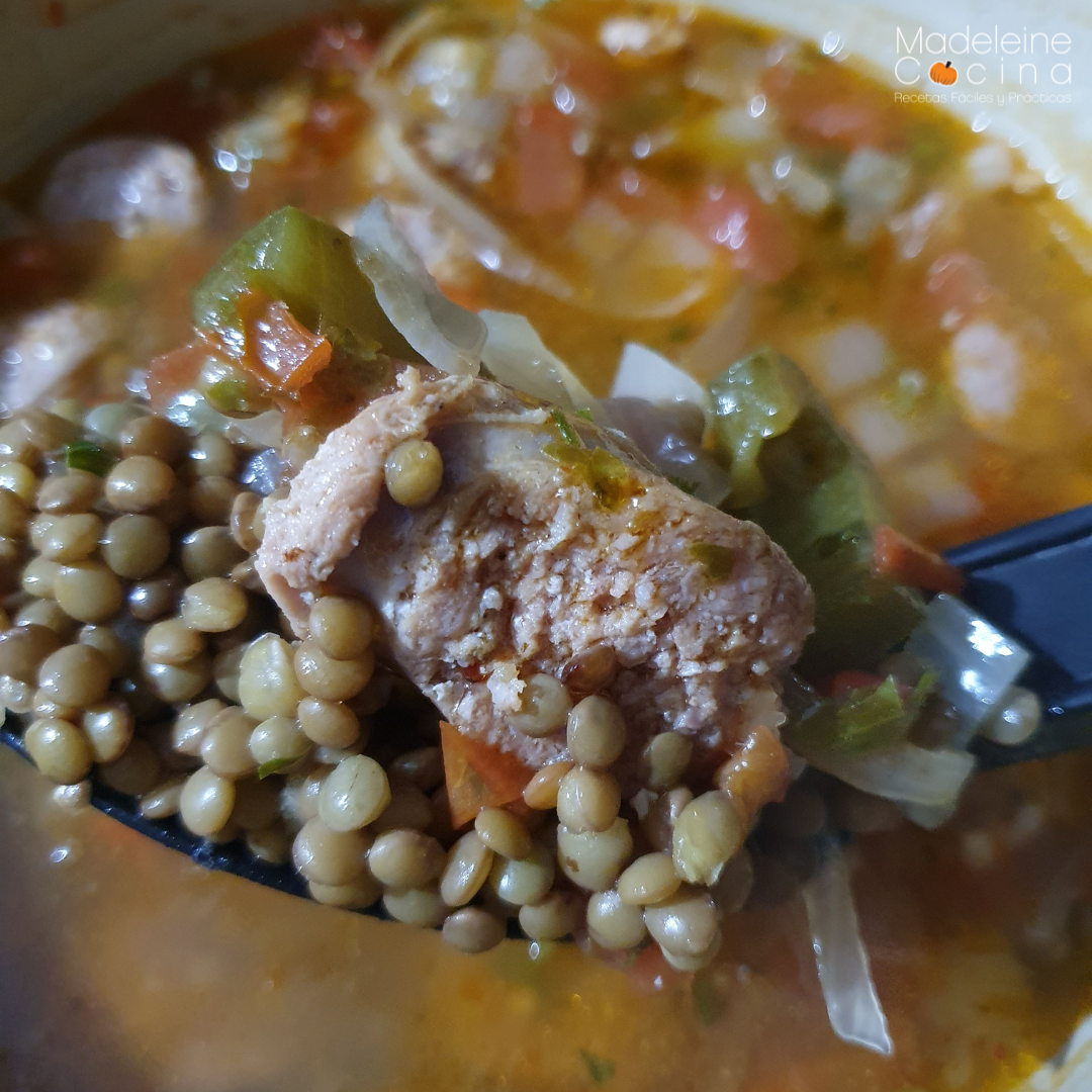 Sopa de lentejas con salchichas italianas | Madeleine Cocina